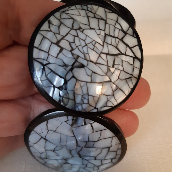 Shell Mosaic Stretchy Bracelet - ?Reversible? - Picture 4 of 4